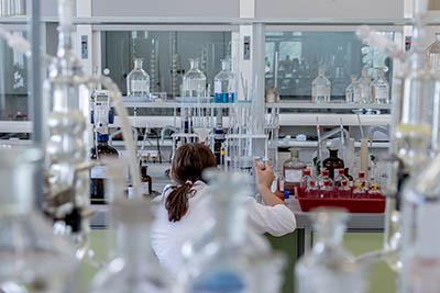 laboratoire d'analyses chimiques