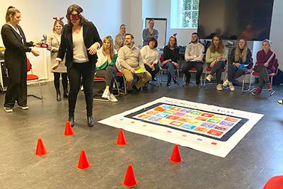 groupe de personnes en formation