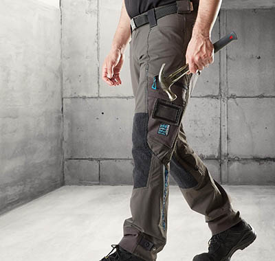 homme avec un pantalon ADVANCED SAFE de Mascot