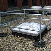 PROTECTION DIRECTE _ Garde-corps de protection pour lanterneaux et puits de lumière KEE DOME