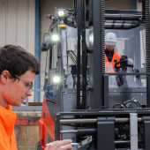La solution la plus performante pour prévenir les collisions engins/piétons Blaxtair Détection de Piétons