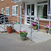 KEE SAFETY _ Barrière et main courante PMR Kee Access®